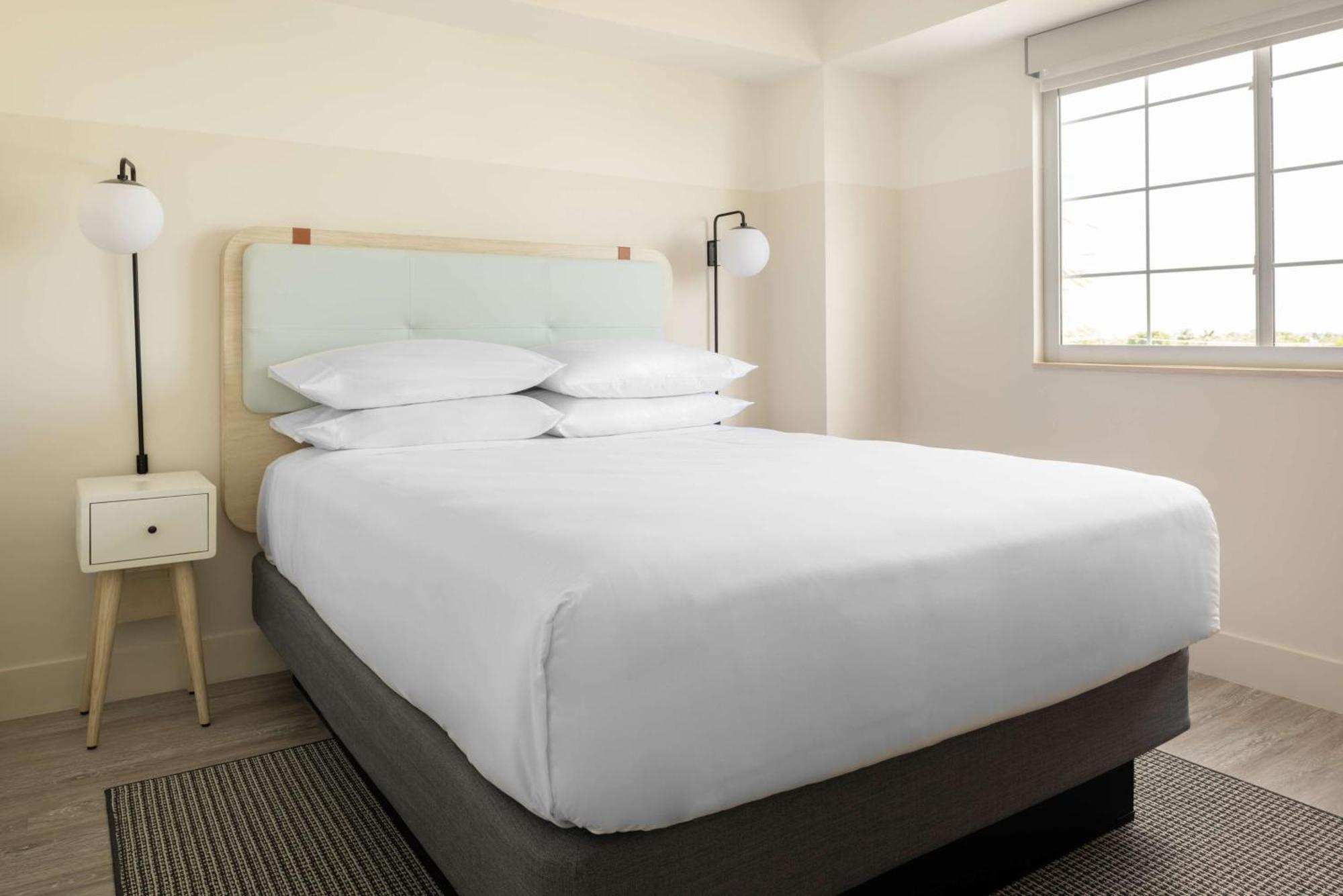 Hampton By Hilton Grand Cayman Seven Mile Beach George Town Exterior foto