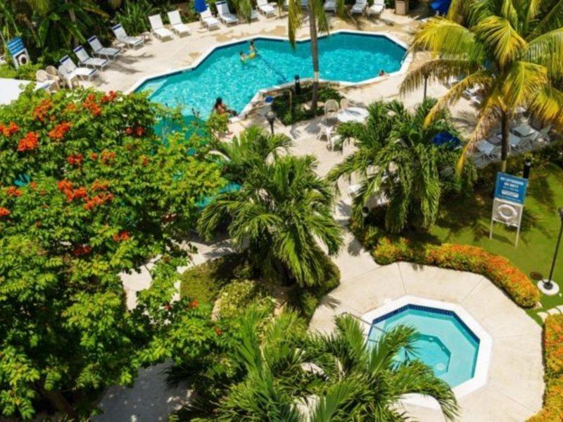 Hampton By Hilton Grand Cayman Seven Mile Beach George Town Exterior foto