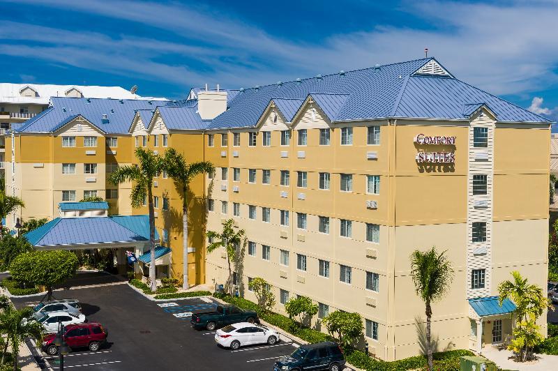 Hampton By Hilton Grand Cayman Seven Mile Beach George Town Exterior foto