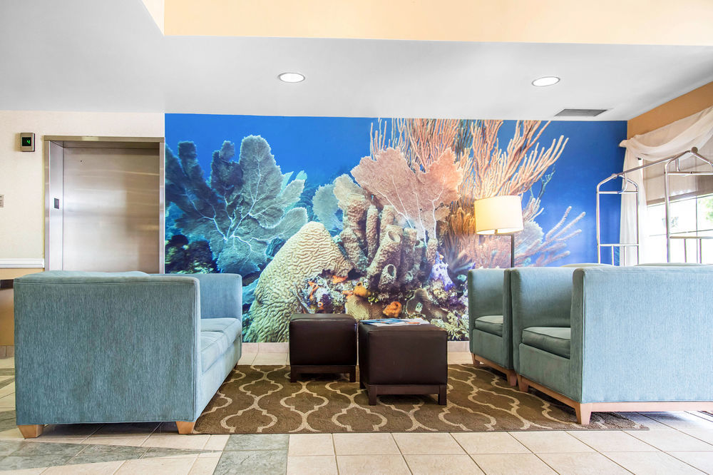 Hampton By Hilton Grand Cayman Seven Mile Beach George Town Exterior foto